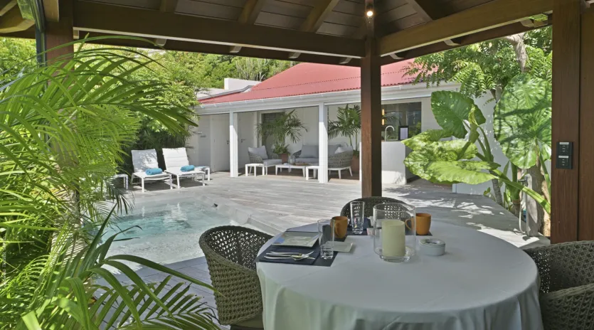 1.8 silhouette exterior 1