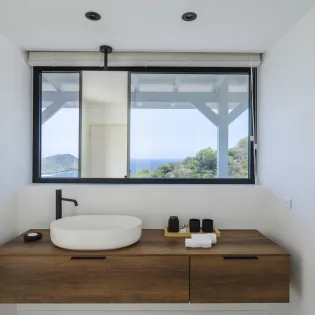 3.1 amalur guest bathroom 1