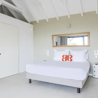 8.1 amalur primary bedroom