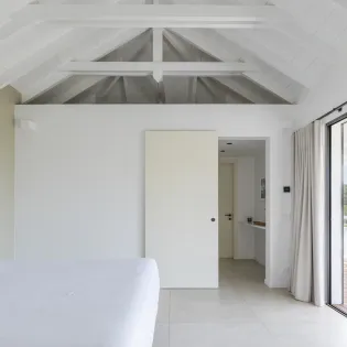 8.2 amalur primary bedroom